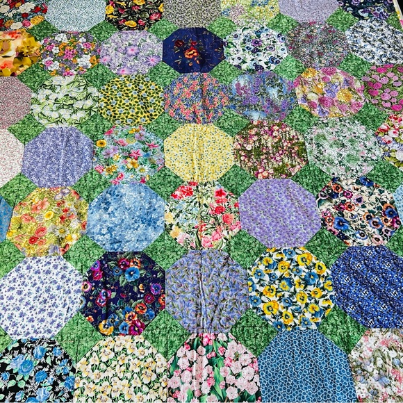 New 60”x68” Hexagon quilt ,Shining patchwork. - Picture 3 of 7